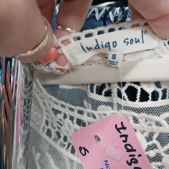 3471 Size Small Indigo Soul Brand Lace Tunic, in Cream. - Picture 7 of 8